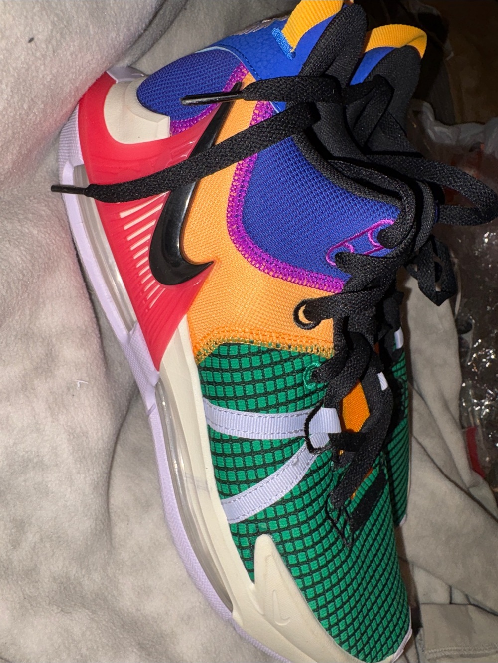 NWOT WORN ONCE Nike LEBRON WITNESS 7 multicolor